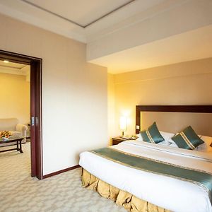 Deluxe Grand King Bed Room